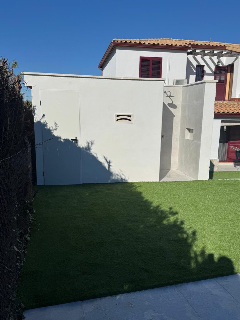 Ducha piscina Masia de Traver (Riba-roja de Turia)