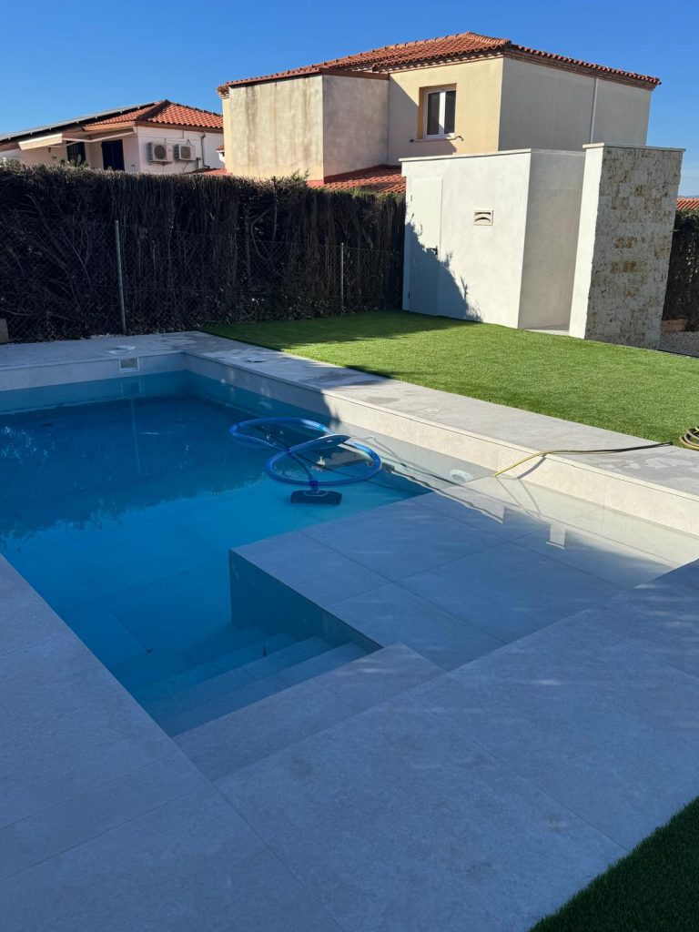 Piscina de obra Masia de Traver (Riba-roja de Turia)